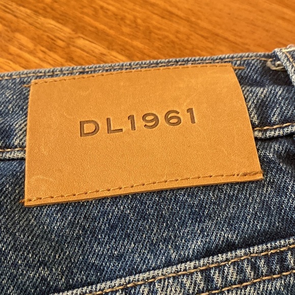 DL1961 Demie Straight high waisted wide leg jean. NWOT
Size 27 - Picture 6 of 8